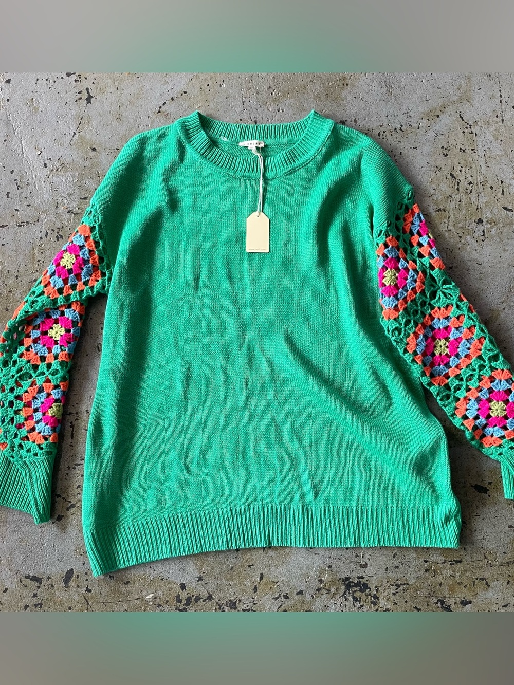 Jodifl NWT Women’s Plus Green Sweater with Multicolor Crochet Sleeves Size 1XL
